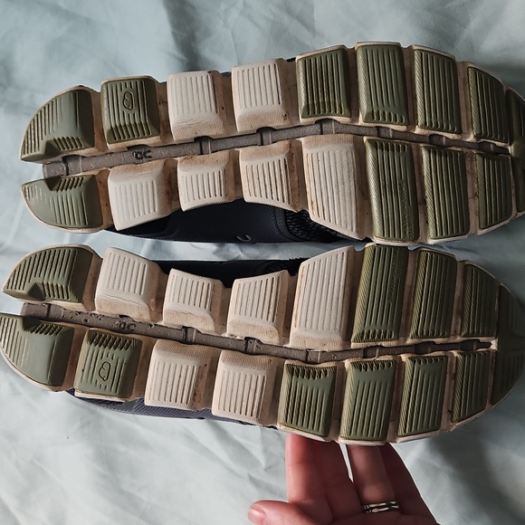 On Running Men's Dark Blue and Gray Athletic Shoes, Size 10 - Picture 4 of 6